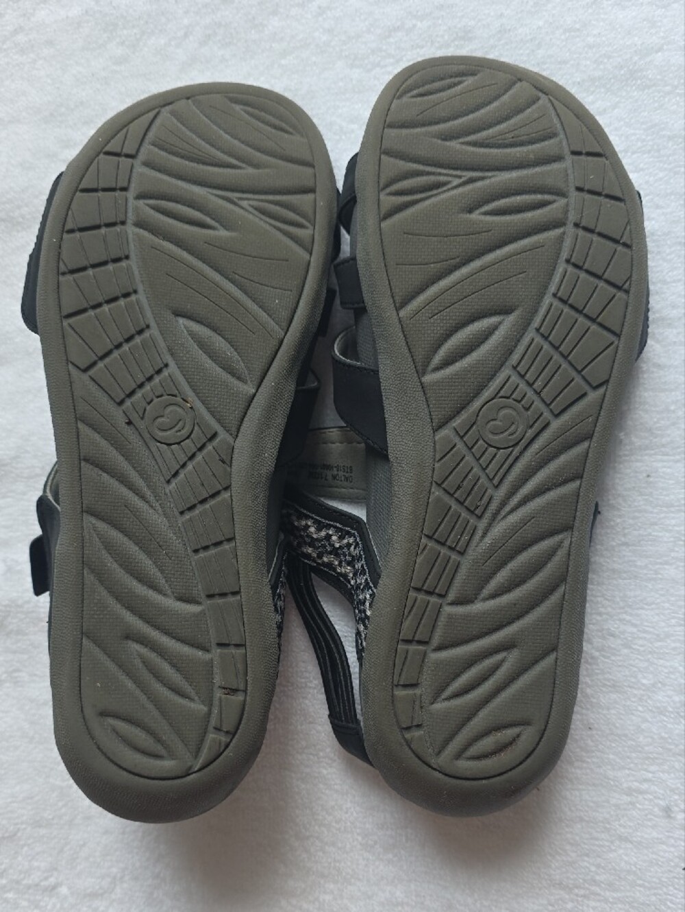 BareTraps Black and Beige Strappy Comfort Sandals 7.5 - Picture 4 of 6